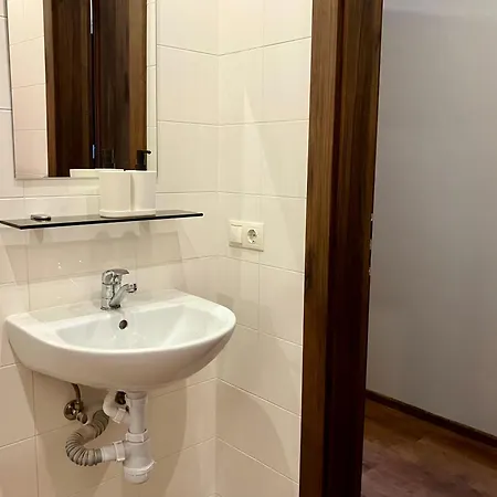 Rvr Smart With Free Parking And Self Check-in Hotel