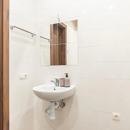 Rvr Smart With Free Parking And Self Check-in